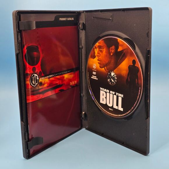 Lot of 2 Football DVDs – Remember the Titans & Year of the Bull - Picture 5 of 5